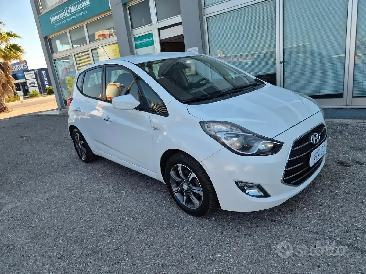 Usata Hyundai ix20 Comfort 90 CV (66 kW) 2015 Bianco Utilitaria