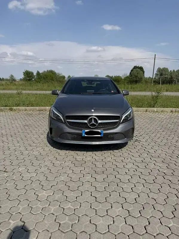 Usata Mercedes A180 Business 109 CV (80 kW) 2017 Utilitaria