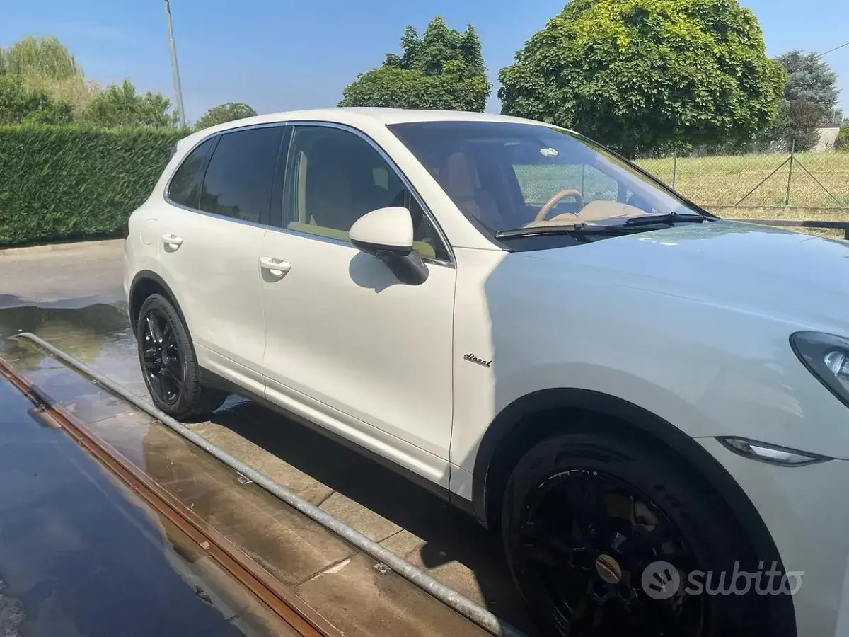 Usata Porsche Cayenne 245 CV (180 kW) 2011 Bianco SUV