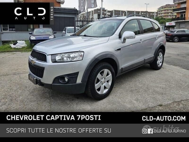 Grigio Usata 2011 Chevrolet Captiva SUV | 5100 € (Buon prezzo) - Immagine 1/2