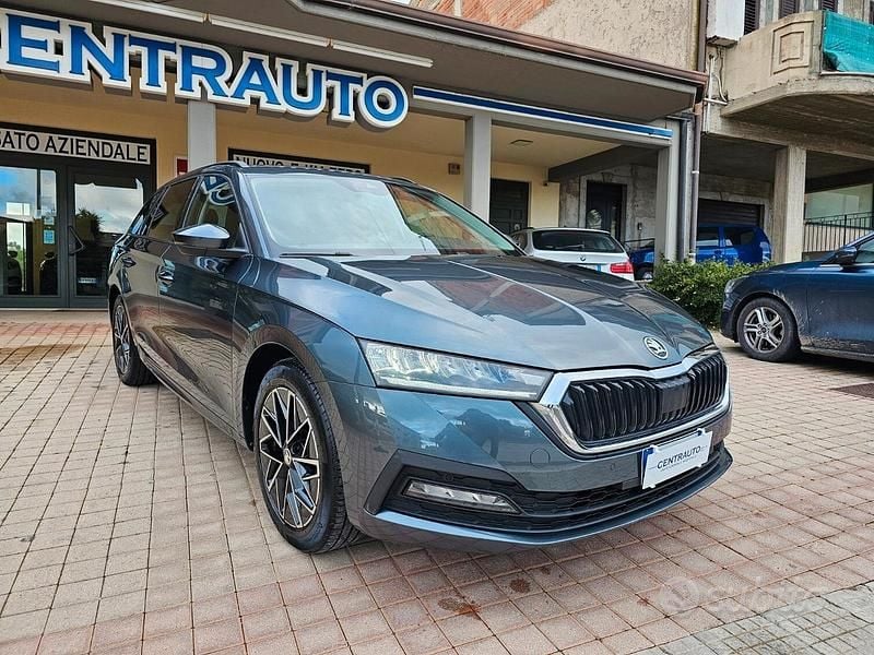 Usata Skoda Octavia Executive 150 CV (110 kW) 2021 Grigio Station wagon