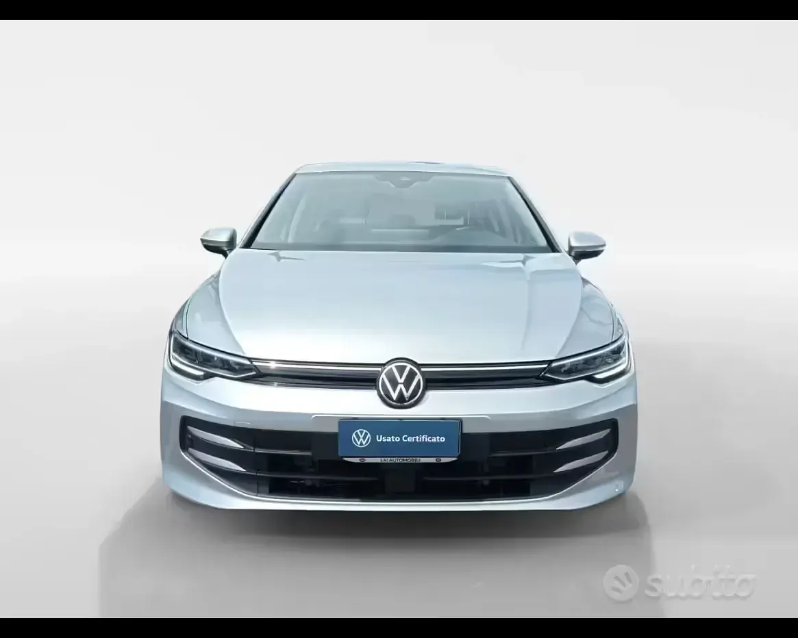 Usata VW Golf VIII Life 116 CV (85 kW) 2025 Grigio Berlina