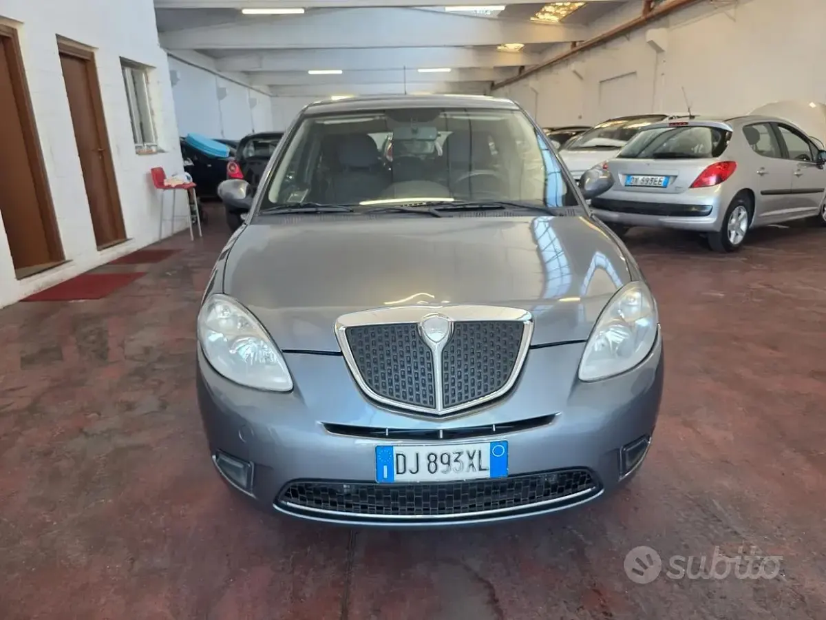 Usata Lancia Ypsilon 60 CV (44 kW) 2007 Grigio Utilitaria