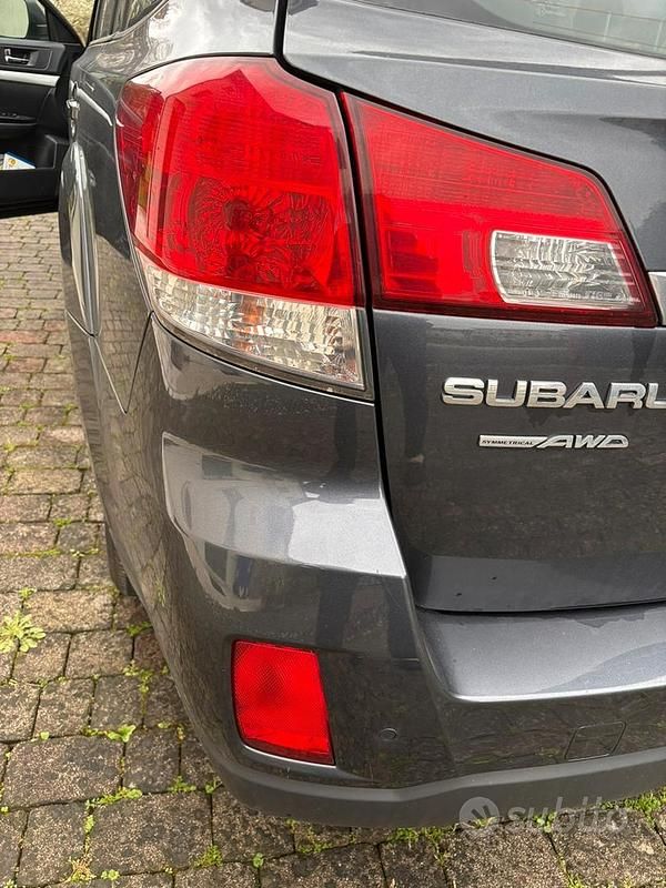 Usata Subaru Outback 150 CV (110 kW) 2011 Blu Station wagon