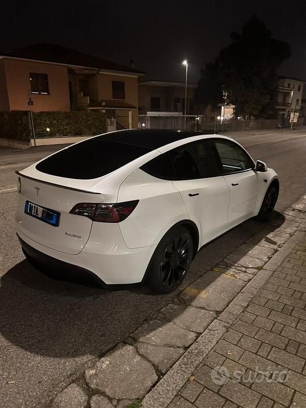Usata Tesla Model Y Performance 392 kW (534 CV) 2023 Bianco SUV