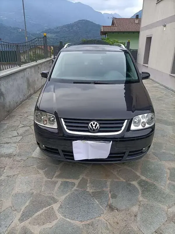 Käytetty VW Touran Highline 140 HP (102 kW) 2006 Tila-auto
