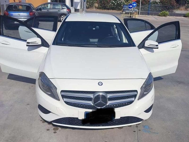 Bianco Usata 2013 Mercedes A200 Premium Tre volumi | 8500 € (Super prezzo) - Immagine 1/4