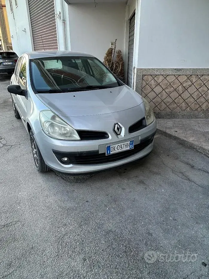 Usata Renault Clio II 75 CV (55 kW) 2007 Grigio Berlina