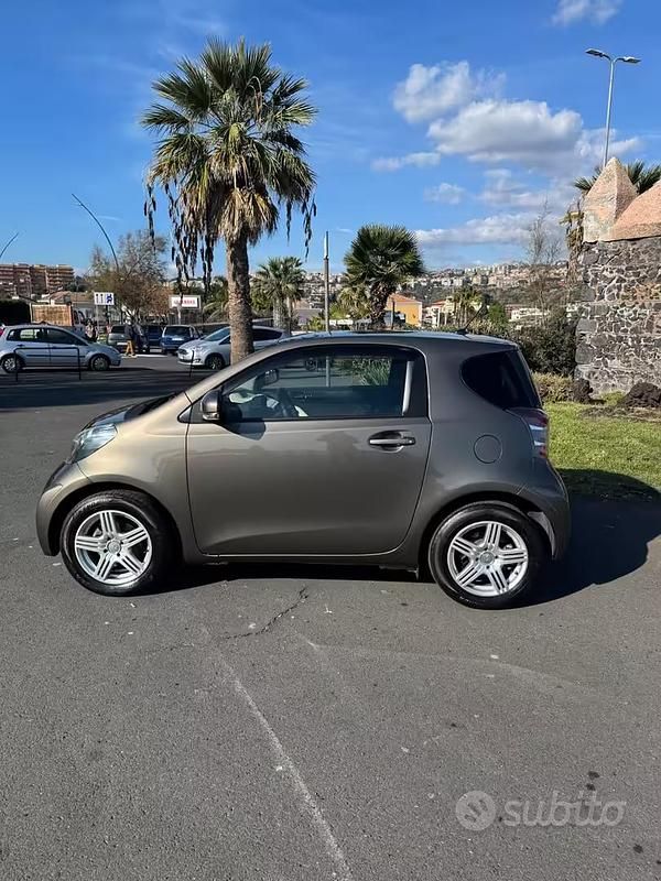 Usata Toyota iQ 68 CV (50 kW) 2011 Grigio Utilitaria