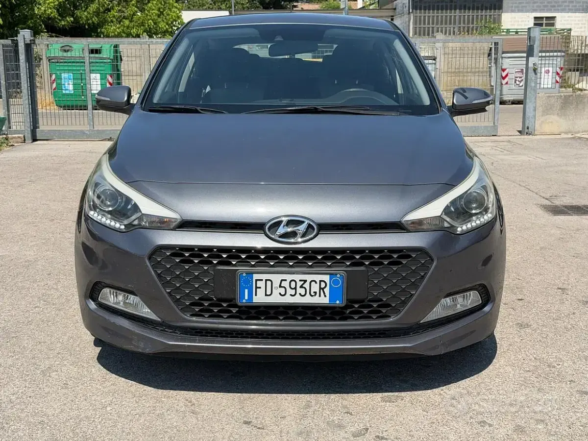 Usata Hyundai i20 Style 84 CV (61 kW) 2016 Grigio Berlina