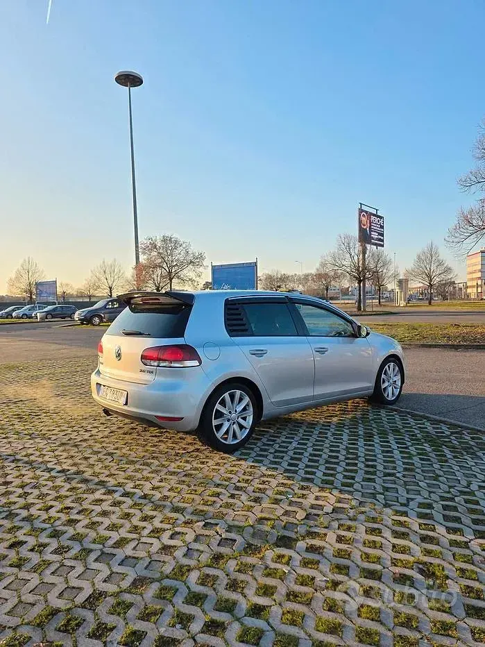 Usata VW Golf VI 140 CV (102 kW) 2011 Grigio Utilitaria