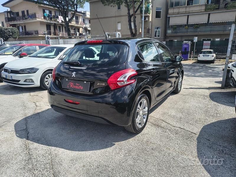 Usata Peugeot 208 Active 68 CV (50 kW) 2012 Nero Utilitaria