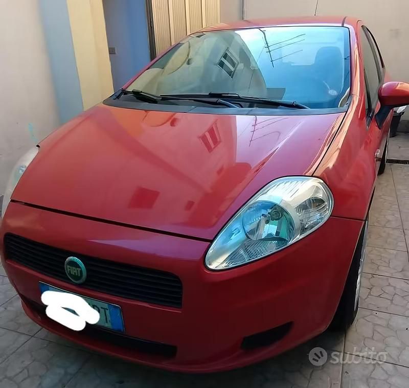 Usata Fiat Grande Punto 75 CV (55 kW) 2007 Rosso Utilitaria
