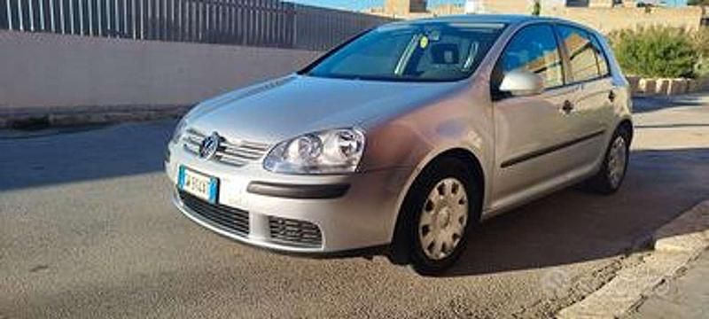 Usata VW Golf IV Comfortline 105 CV (77 kW) 2006 Argento Berlina