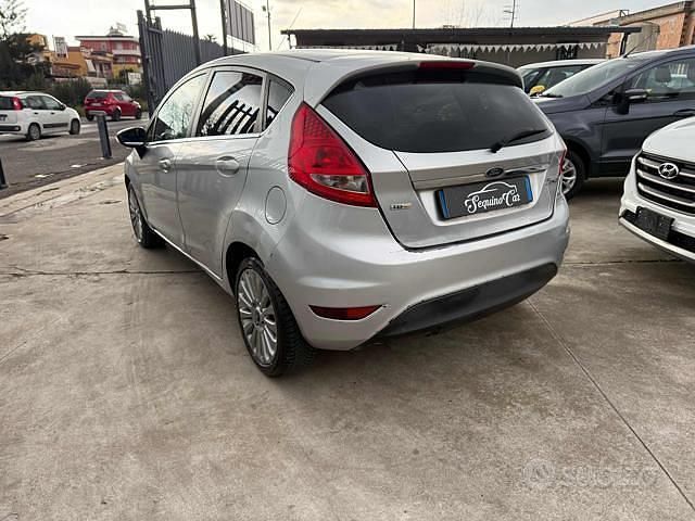 Usata Ford Fiesta Titanium 68 CV (50 kW) 2009 Grigio Utilitaria