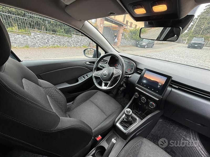 Begagnad Renault Clio V Zen 101 HK (74 kW) 2020 Grå Sedan