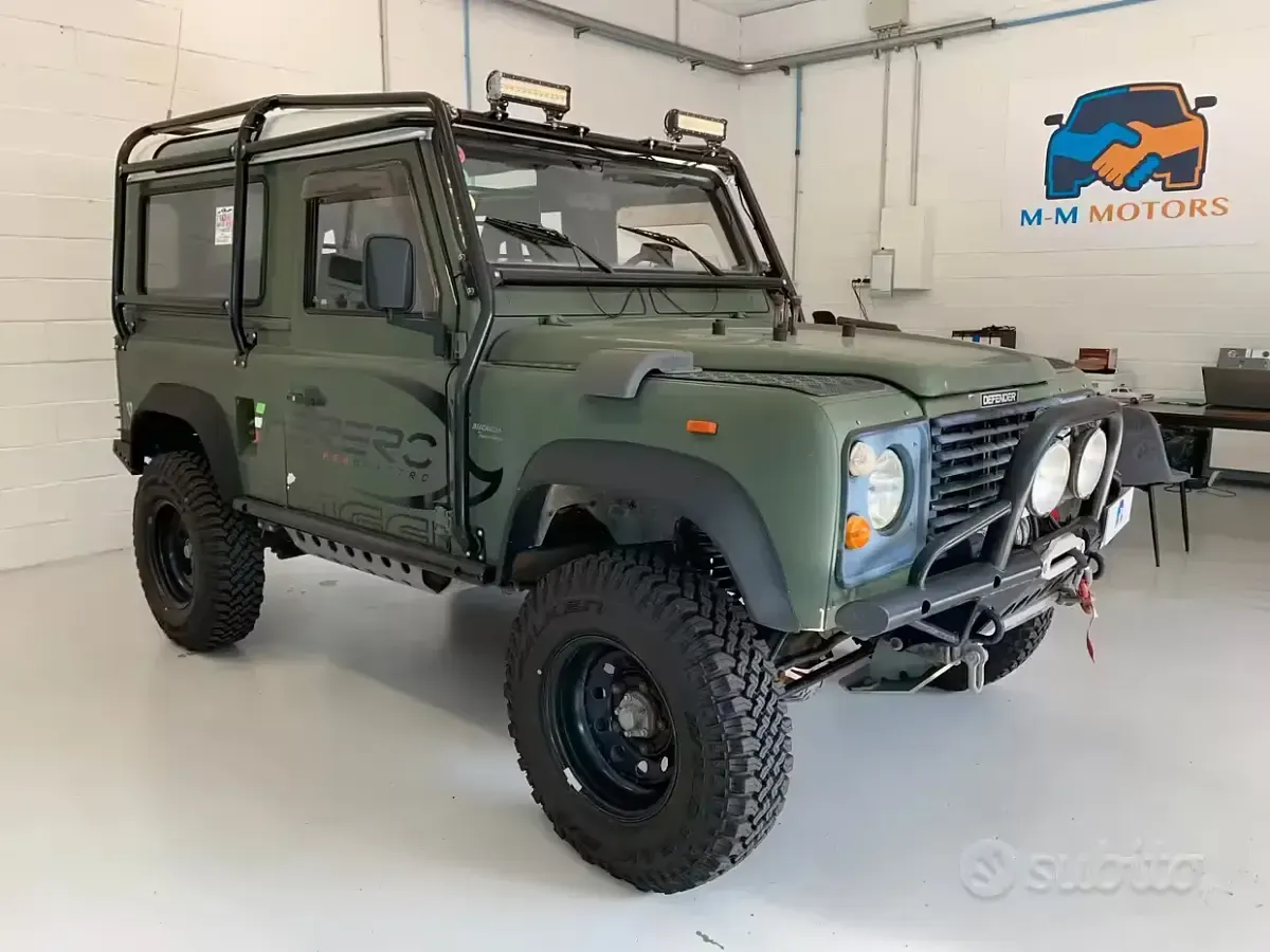Usata Land Rover Defender 109 CV (80 kW) 1992 SUV