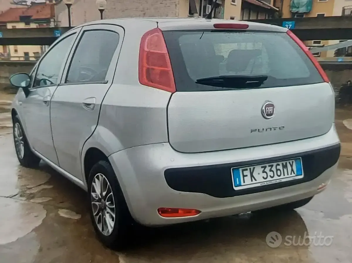 Usata Fiat Punto Lounge 77 CV (56 kW) 2017 Grigio Utilitaria