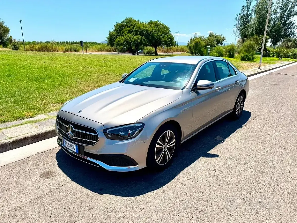 Usata Mercedes E220 194 CV (142 kW) 2021 Grigio Berlina