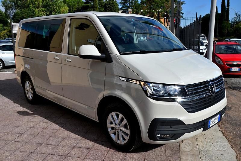 Usata VW Caravelle 150 CV (110 kW) 2022 Beige Monovolume
