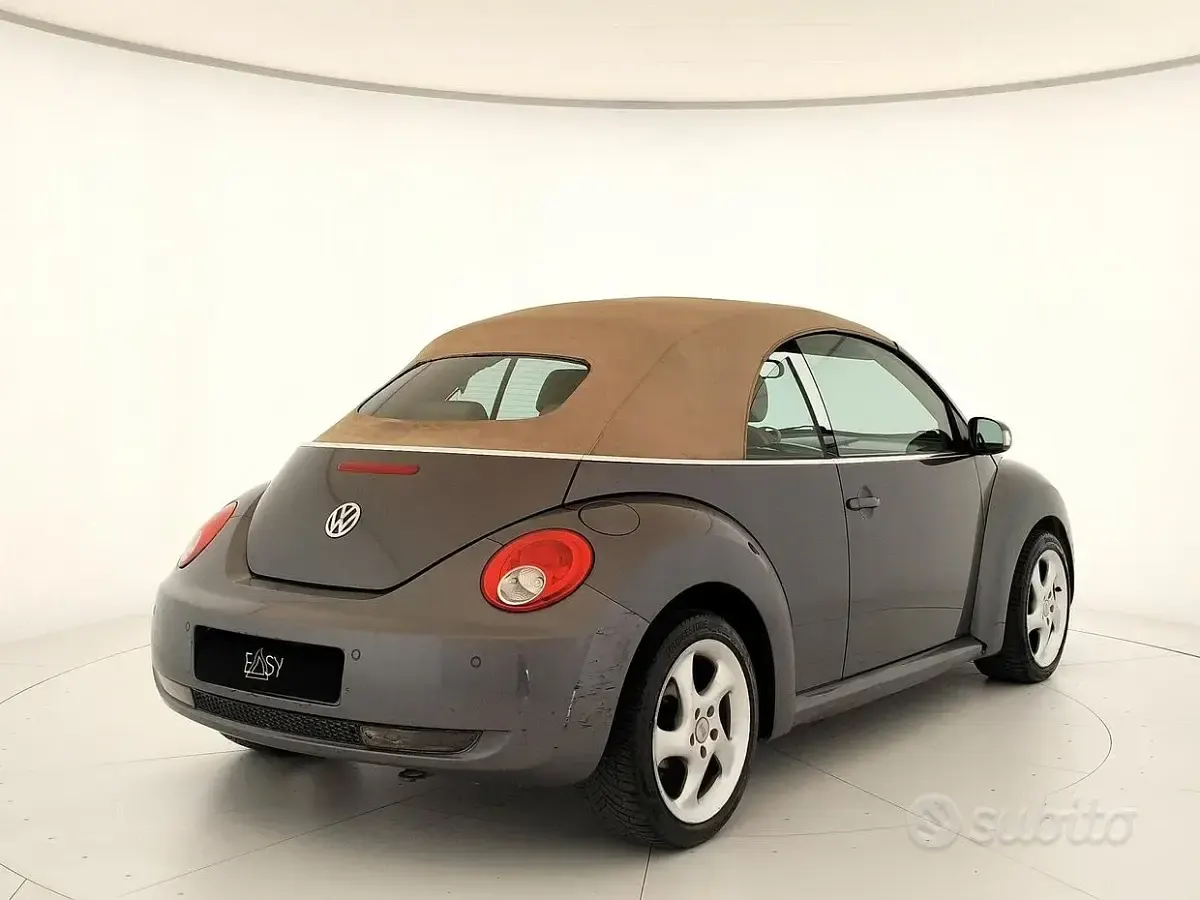 Usata VW New Beetle 116 CV (85 kW) 2007 Grigio Utilitaria