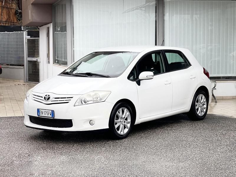 Usata Toyota Auris 99 CV (72 kW) 2012 Bianco Berlina