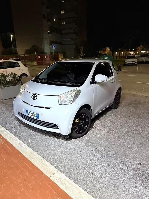 Usata Toyota iQ 98 CV (72 kW) 2009 Grigio Utilitaria