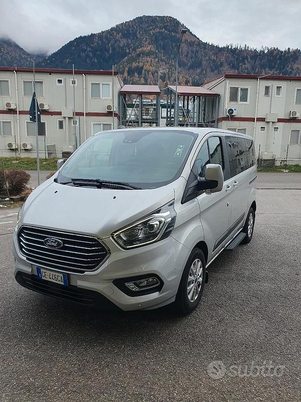 Usata Ford Tourneo 130 CV (95 kW) 2021 Grigio Berlina