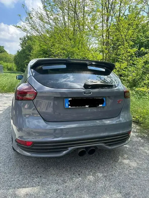 Usata Ford Focus ST 185 CV (136 kW) 2016 Berlina