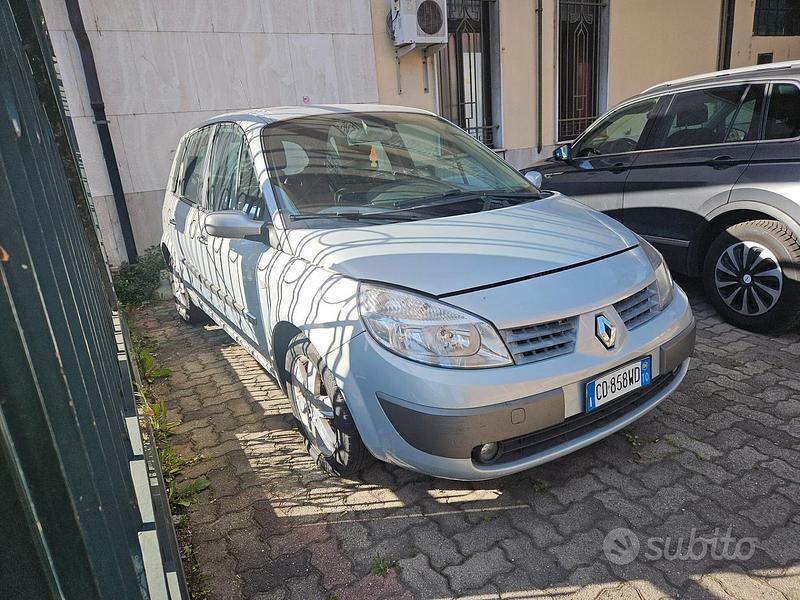 Usata Renault Scénic II Authentique 111 CV (81 kW) 2004 Grigio Monovolume