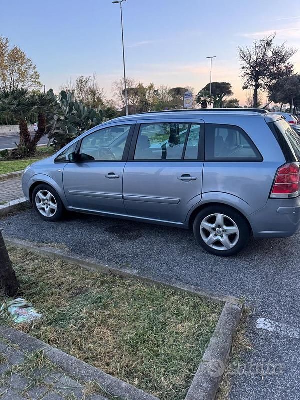 Usata Opel Zafira 105 CV (77 kW) 2007 Monovolume