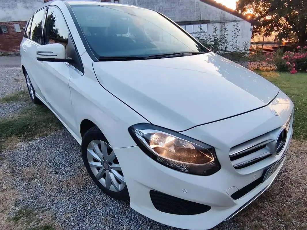 Usata Mercedes B180 109 CV (80 kW) 2015 Bianco Utilitaria