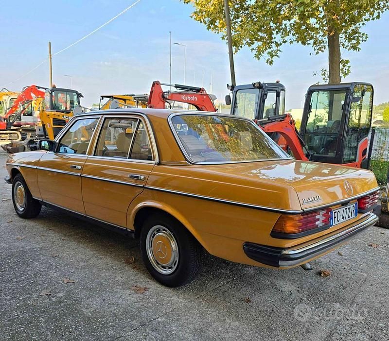 Usado Mercedes 240 72 CV (52 kW) 1980 Berlina