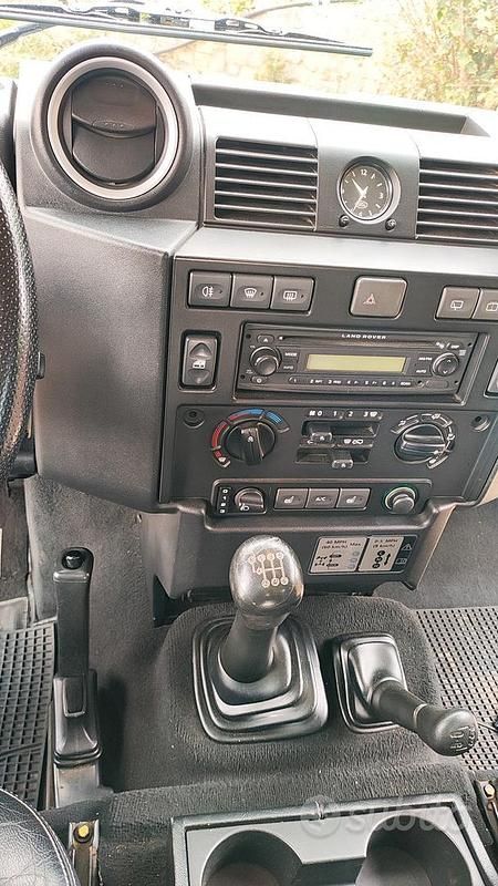 Usata Land Rover Defender 122 CV (89 kW) 2011 Grigio SUV