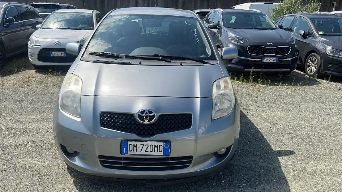 Usata Toyota Yaris Sol 87 CV (63 kW) 2008 Argento Utilitaria