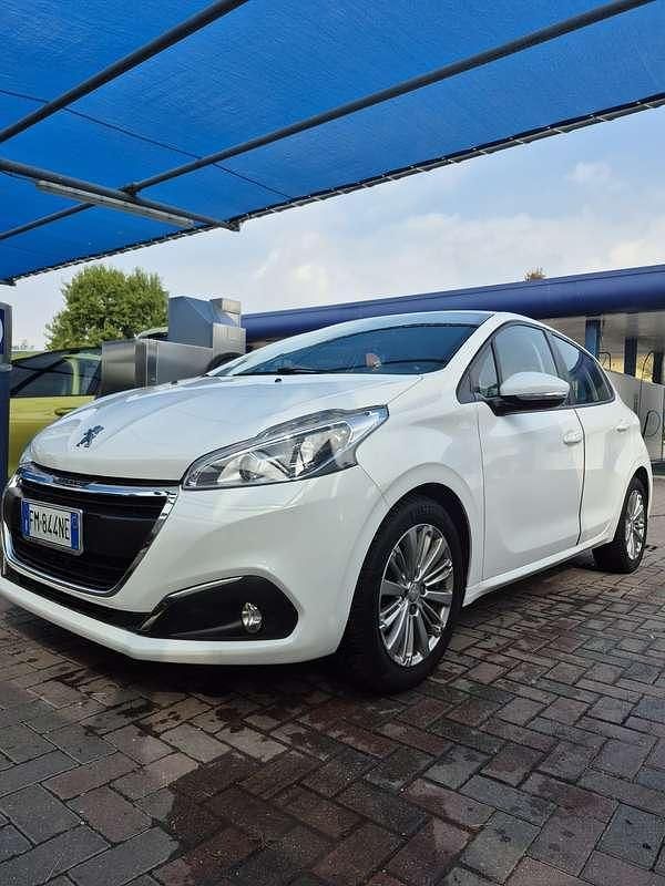 Usata Peugeot 208 Allure 75 CV (55 kW) 2018 Utilitaria