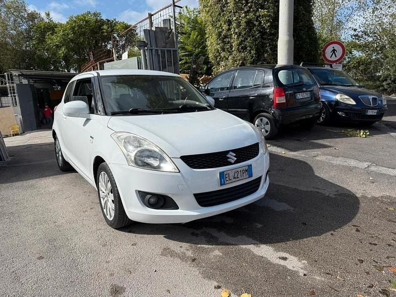 Bianco Usata 2012 Suzuki Swift Tre volumi | 3999 € (Super prezzo) - Immagine 1/4