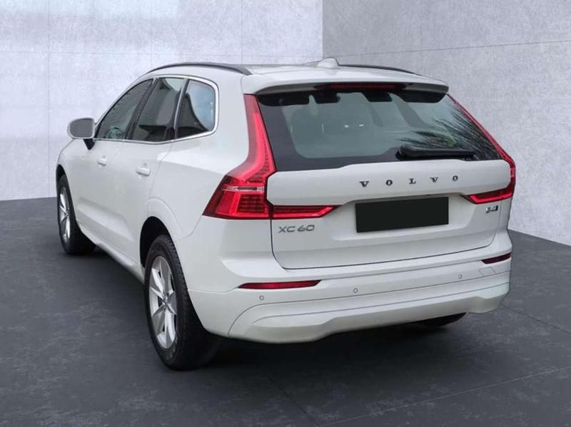 Usado Volvo XC60 Momentum 197 HP (144 kW) 2021 Branco SUV