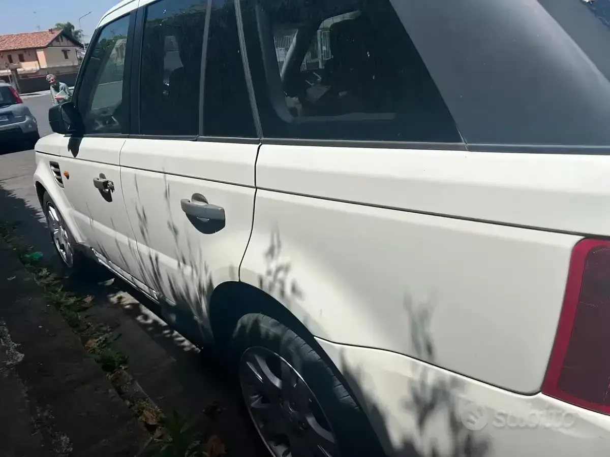 Käytetty Land Rover Range Rover Sport 190 HP (139 kW) 2006 Valkoinen Katumaasturi