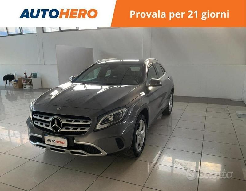 Grigio Usata 2017 Mercedes GLA180 SUV | 19.599 € (Buon prezzo) - Immagine 1/2