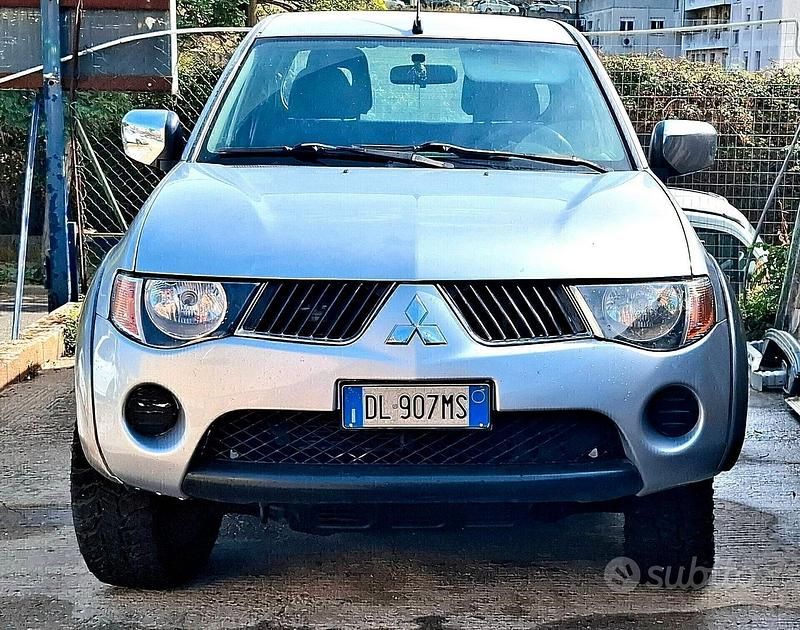 Usata Mitsubishi L200 Invite 136 CV (100 kW) 2008 Grigio Pick-up