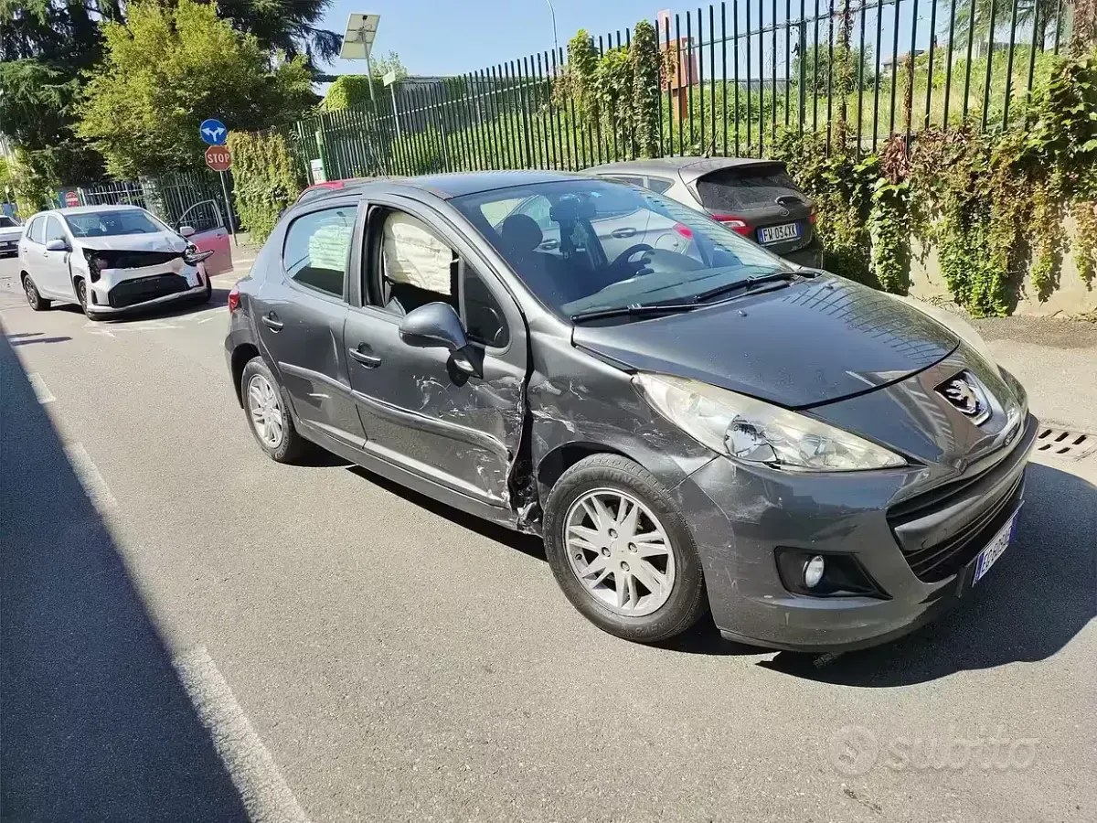 Usata Peugeot 207 88 CV (64 kW) 2011 Grigio Berlina