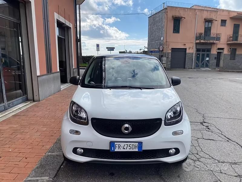 Begagnad Smart ForFour 71 HK (52 kW) 2018 Vit Halvkombi