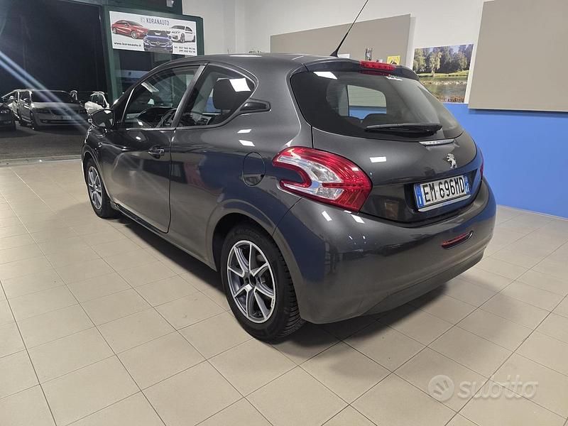 Usata Peugeot 208 Allure 95 CV (69 kW) 2012 Grigio Utilitaria