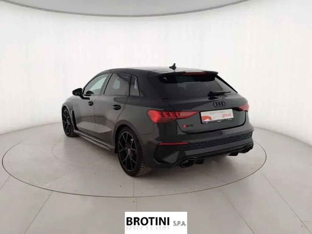 Usata Audi RS3 Sportback Ambiente 400 CV (294 kW) 2024 Nero mythos metallizzato Utilitaria