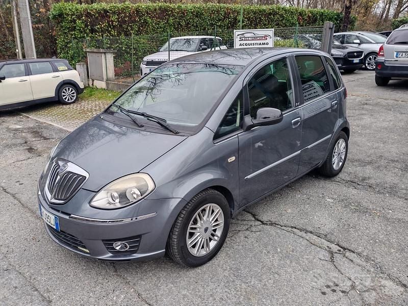 Usata Lancia Musa S 95 CV (69 kW) 2012 Grigio Monovolume