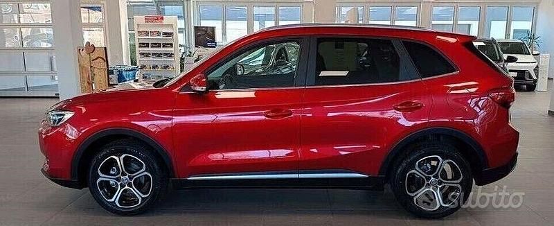 Nuova MG ZS 106 CV (77 kW) 2025 Rosso Berlina
