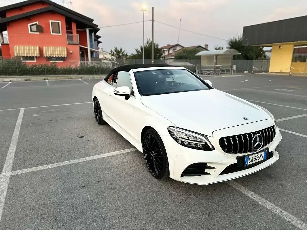 Usata Mercedes C180 156 CV (114 kW) 2019 Cabrio