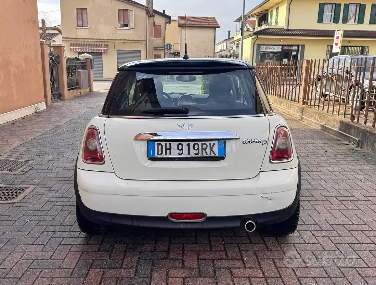 Usata Mini Cooper D 109 CV (80 kW) 2007 Beige Utilitaria