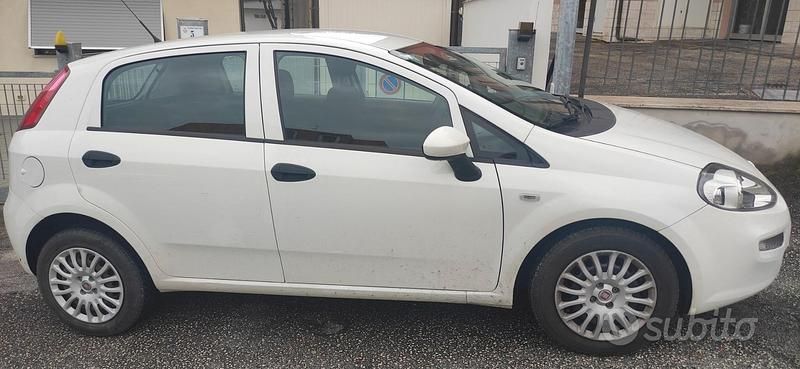 Usata 2016 Fiat Punto Due volumi | 7000 € (Buon prezzo) - Immagine 1/4